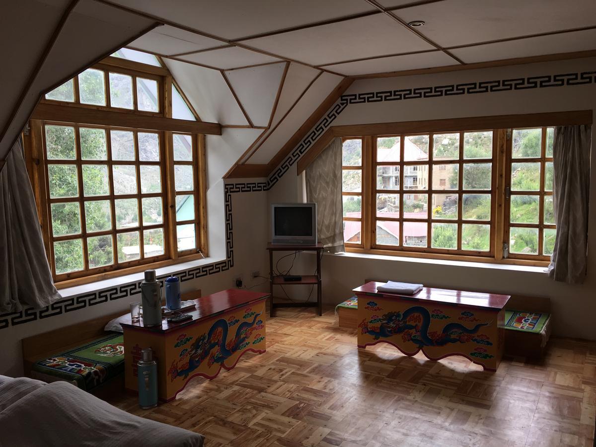 Gemoor Khar- Manor House Bed & Breakfast Jispa Bagian luar foto